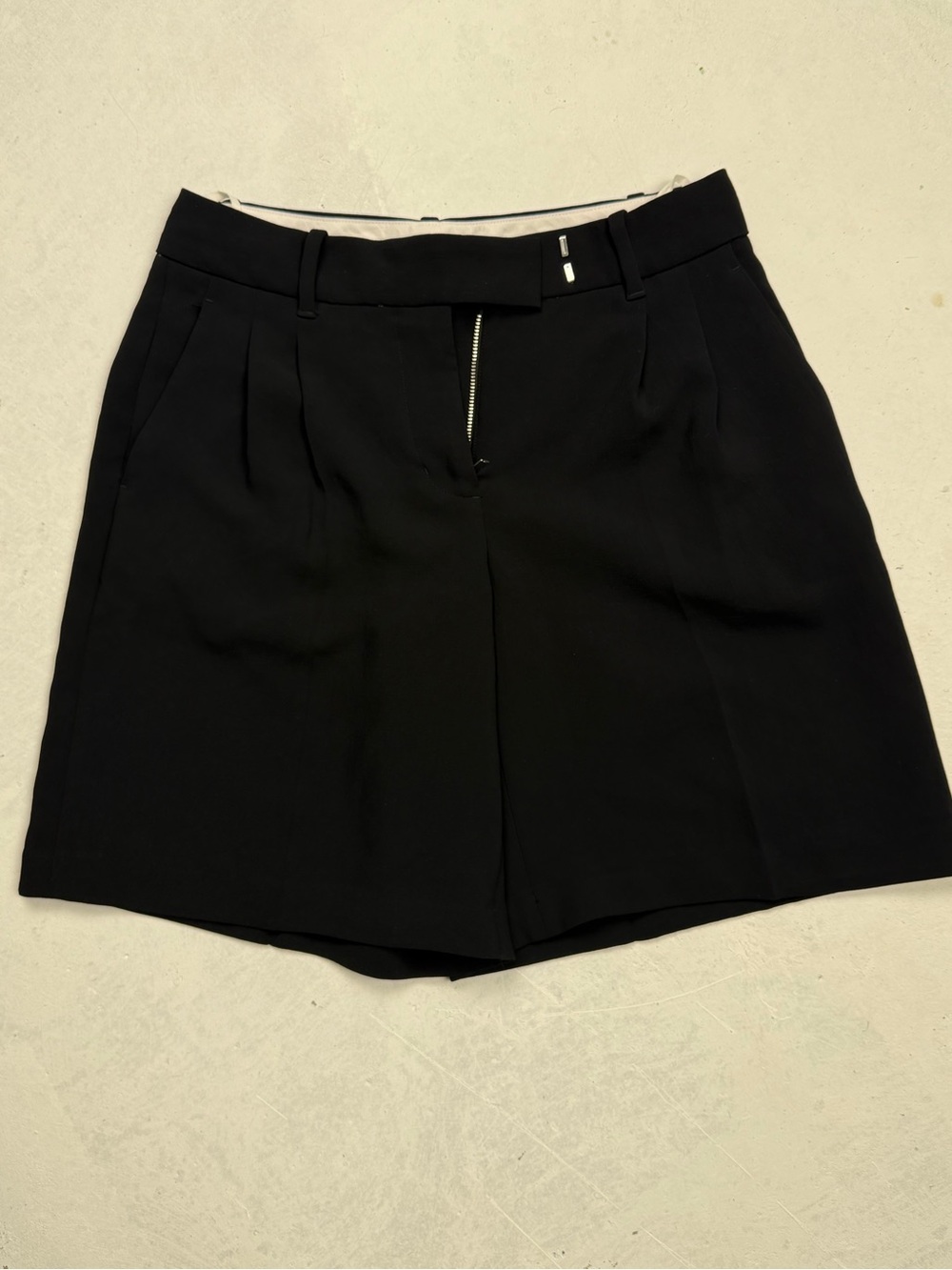Aritzia Classic High-Waist Black Women's Shorts